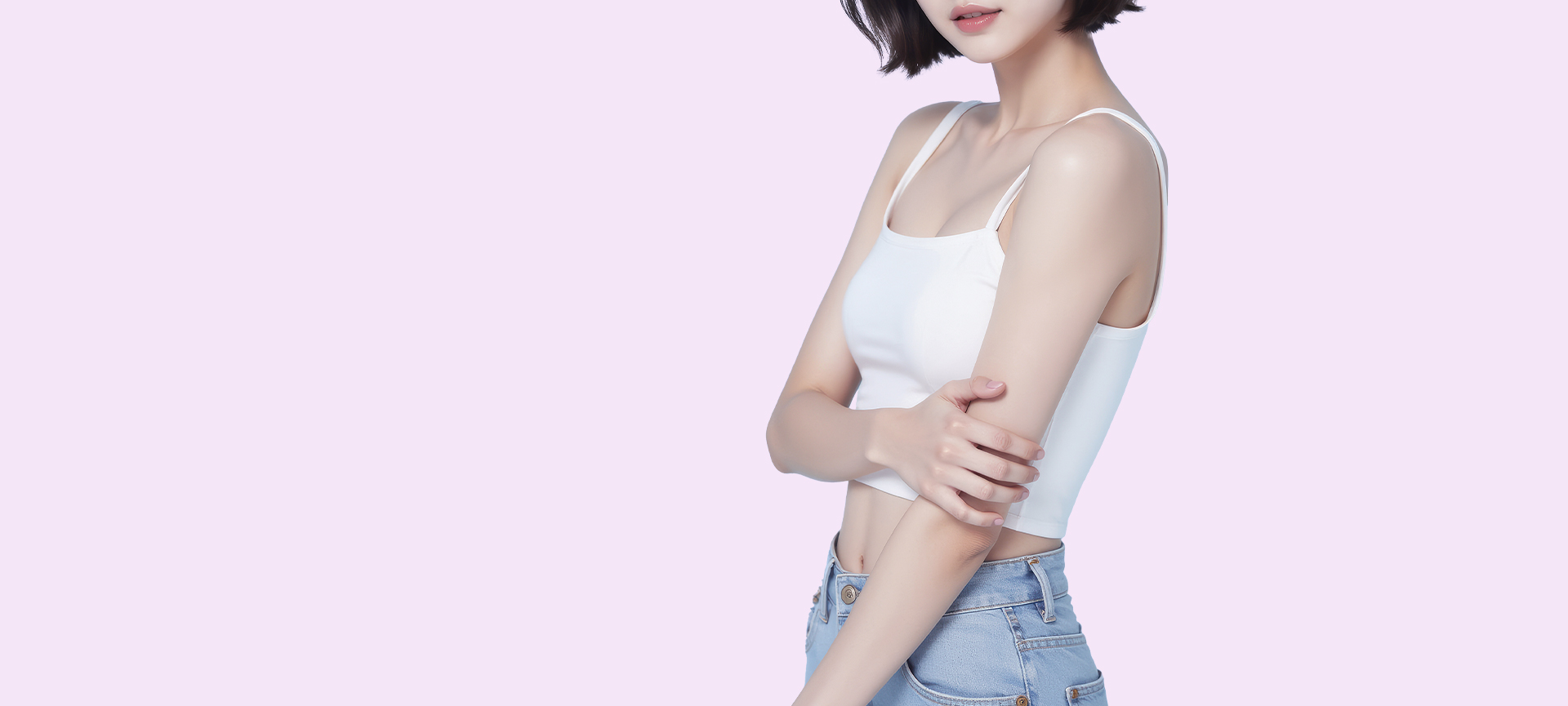 팔꿈치 미백 시술 — 팔을 들어올린 여성